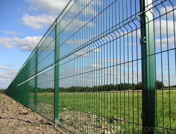 Realizăm garduri din plasă bordurata verde