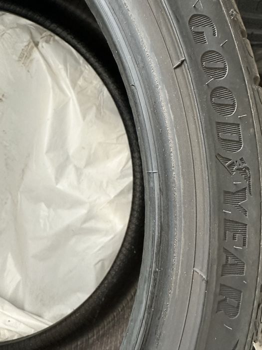 Продавам зимни  гуми Good Year 245/35/20