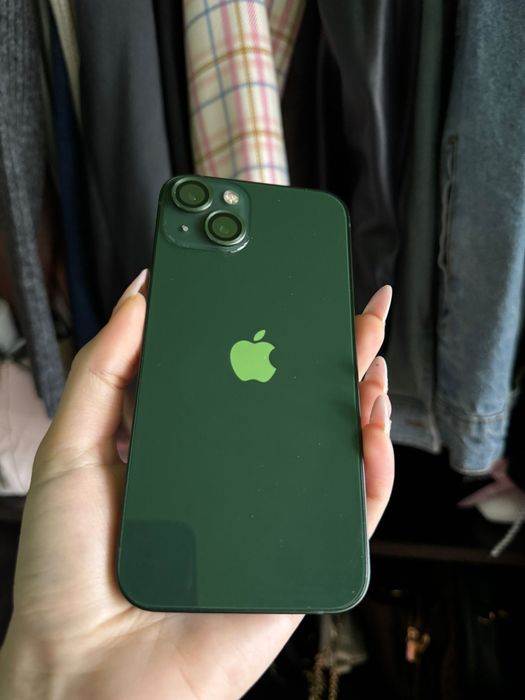 Vând iPhone 13 256 GB impecabil