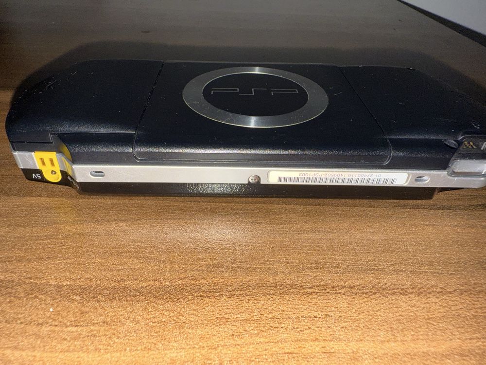 Sony PSP-1004 + 32GB карта + ТОП игри – Готова за игра
