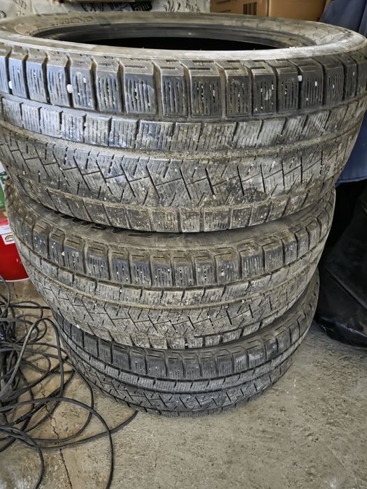 Срочно сатылады зимний. Багасы 60 4 балон. Жагдайы жаксы суреттегідей.