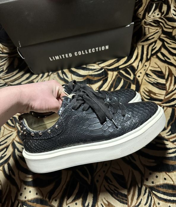 Adidasi Sarbu Atelier