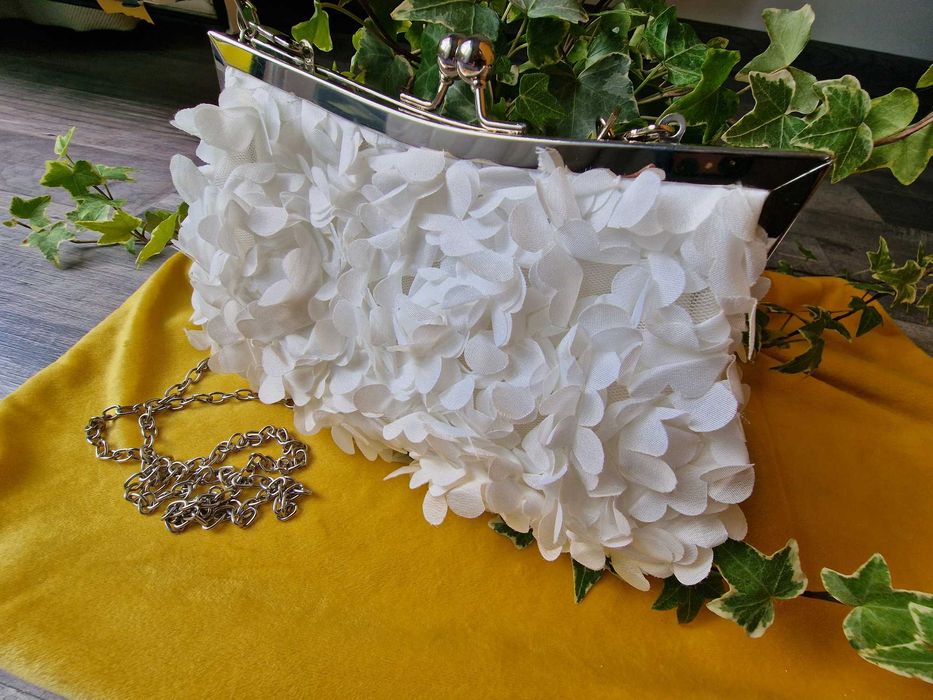 Gentuta umar cu flori dantela