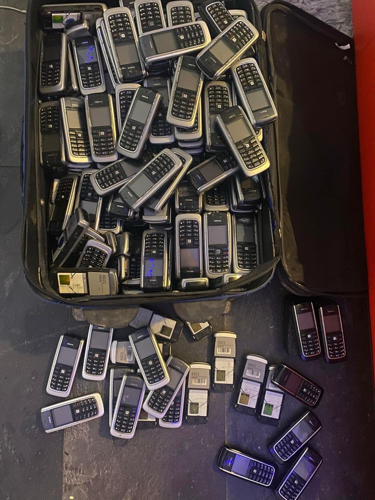 Lot … Nokia 6021