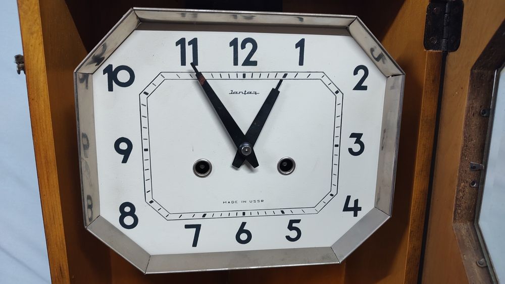 Стенен руски часовник Янтар JANTAR