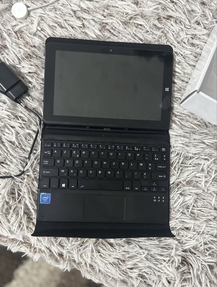 Таблет KLIPAD 2-in-1 с клавиатура и калъф