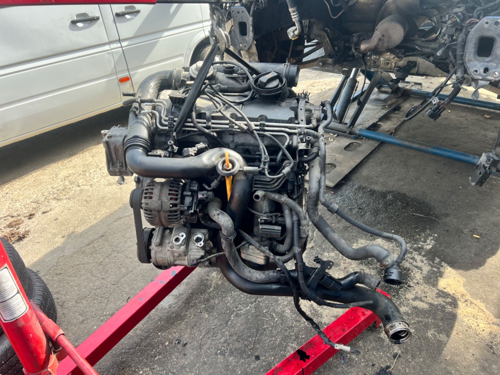 1.9 tdi bru двигател оборудван vw golf 5