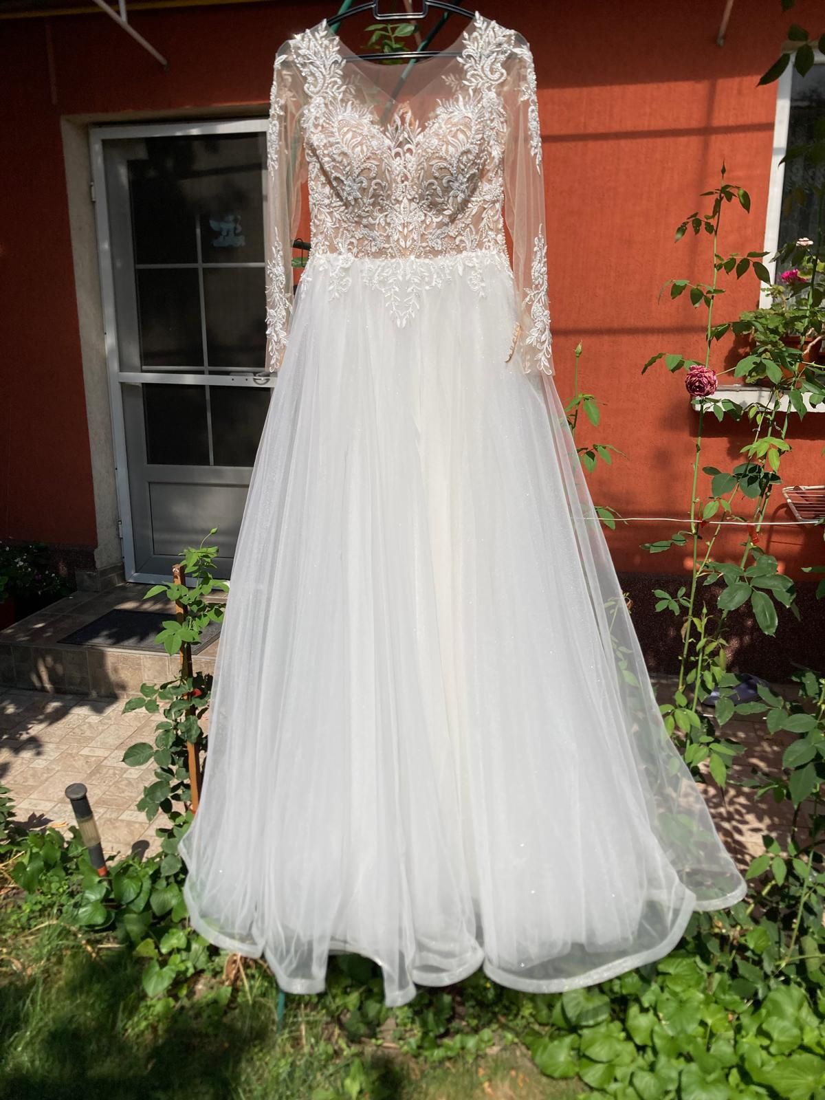 Vind rochie de mireasa.