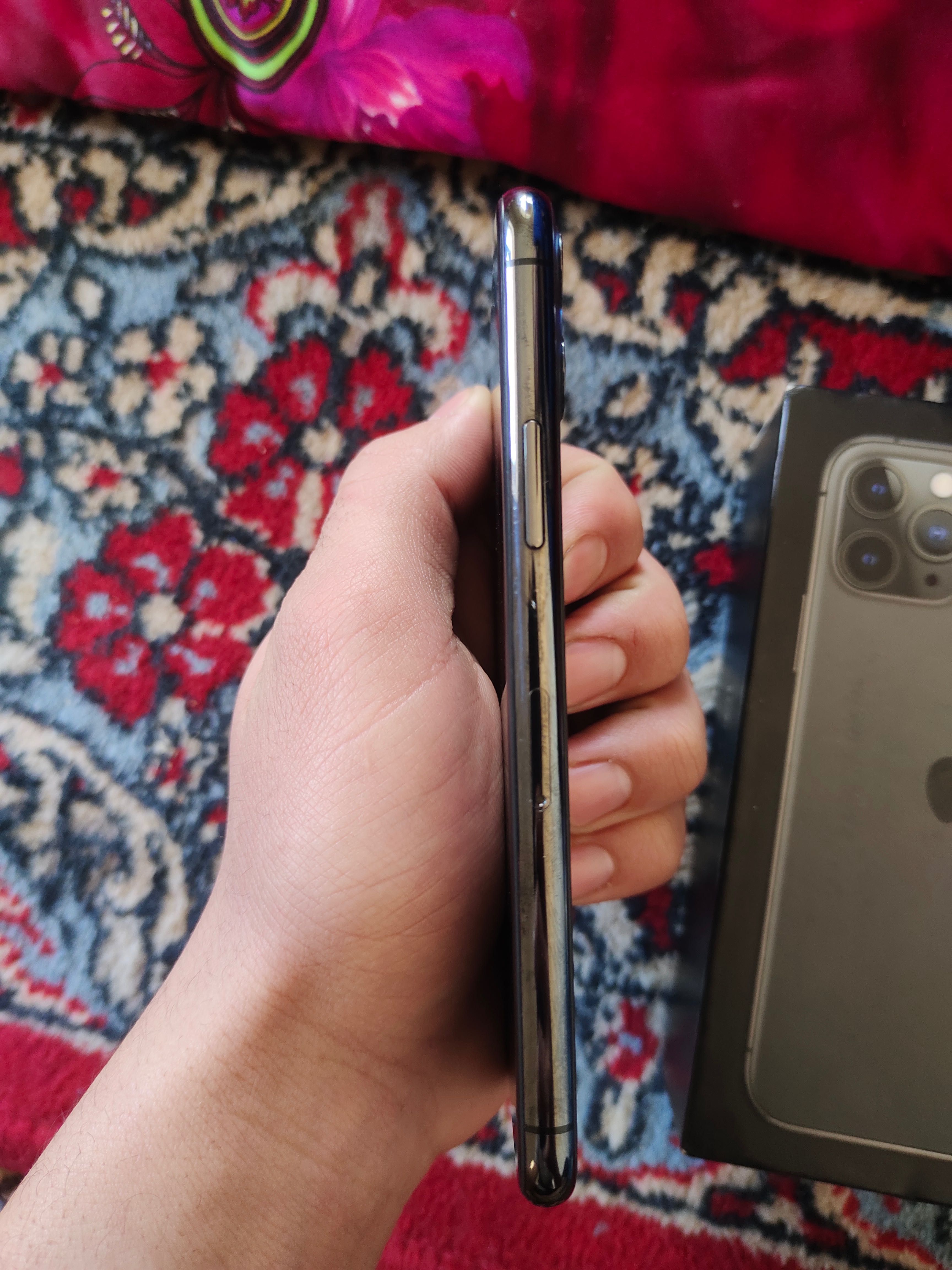 Apple 11 pro srochna sotiladi naxt