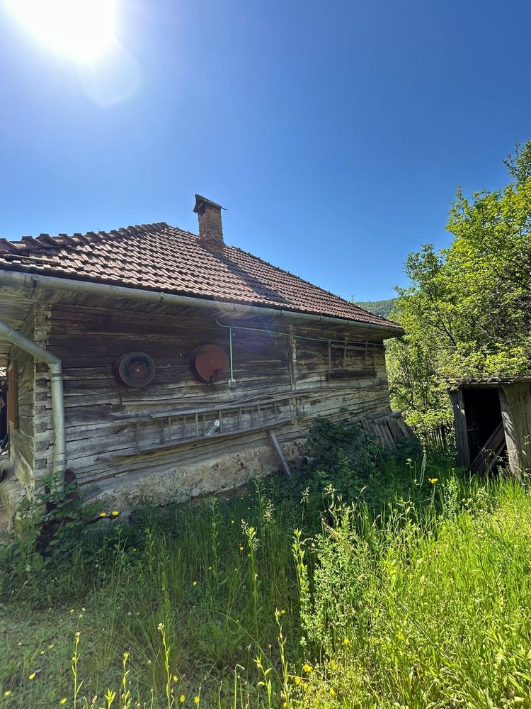 Casa de vanzare cu anexe
