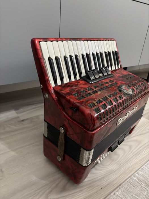 Acordeon Roayal Standard/ weltmeister Meteor 80 de basi