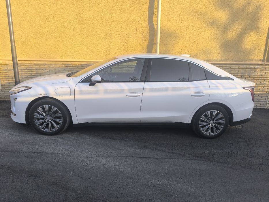 Срочно сотилиди HONGQI EQM 5.  500км