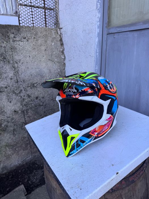 Каска и ботуши размер на ботушите 47