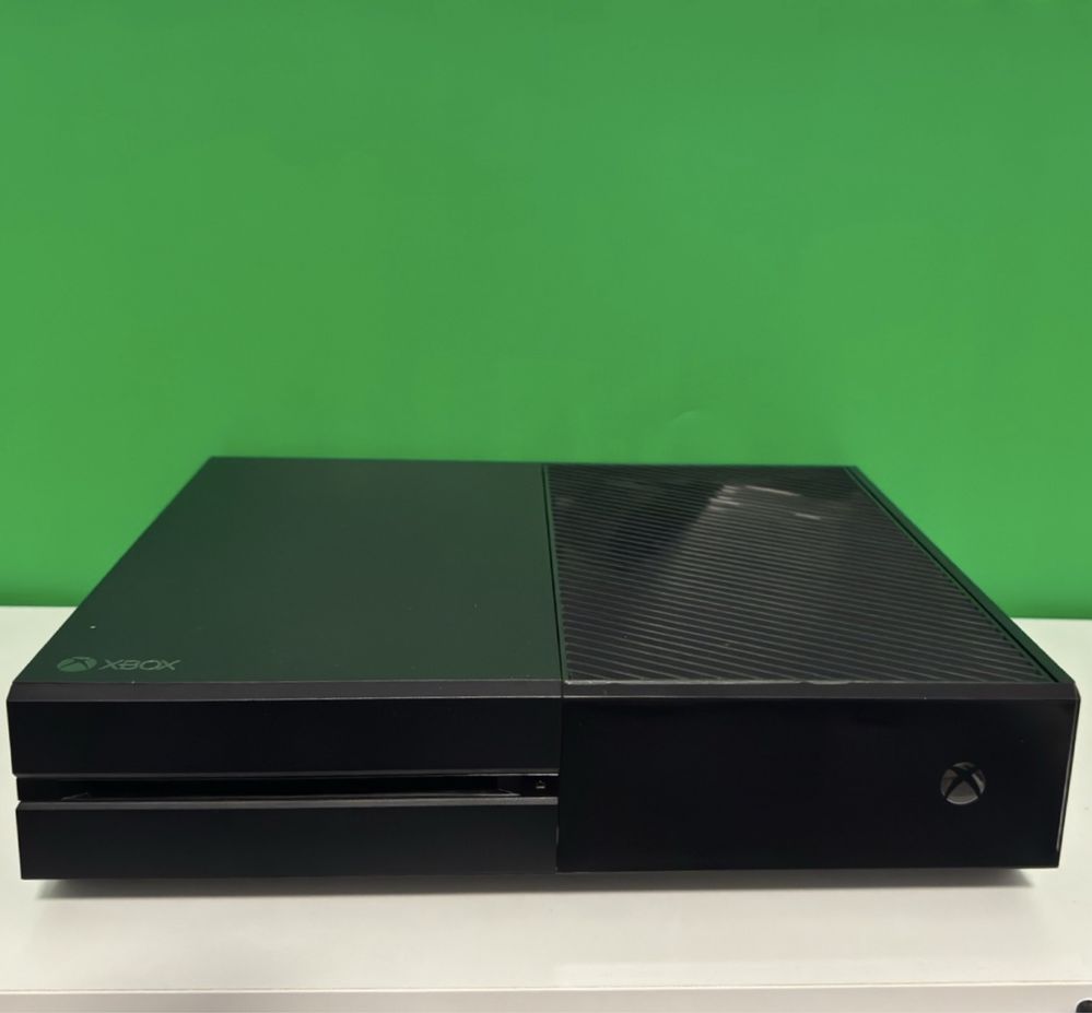 Xbox One 500GB + 1x controller + GTAV, FIFA 21, Tony Wak’s Pro Skater