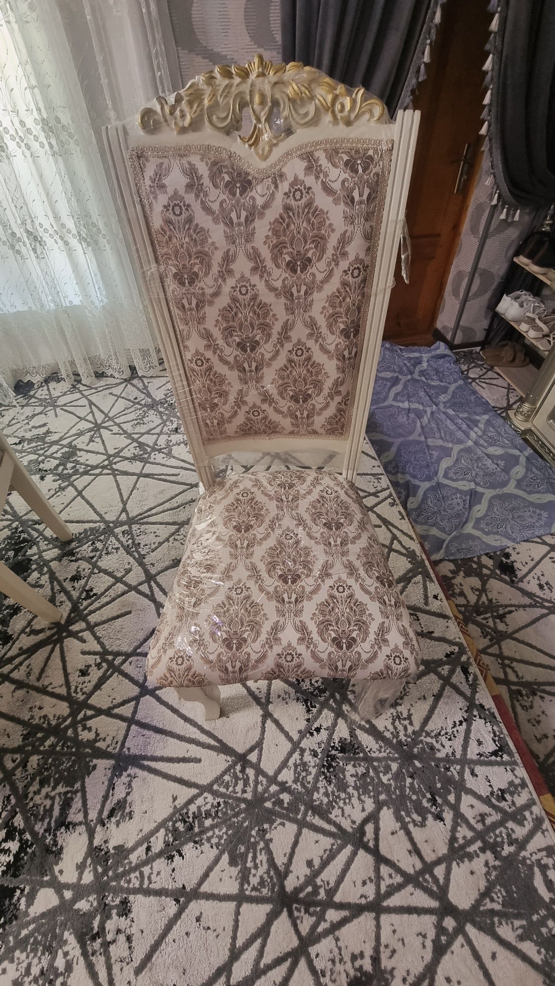 12 talik stoʻl stul