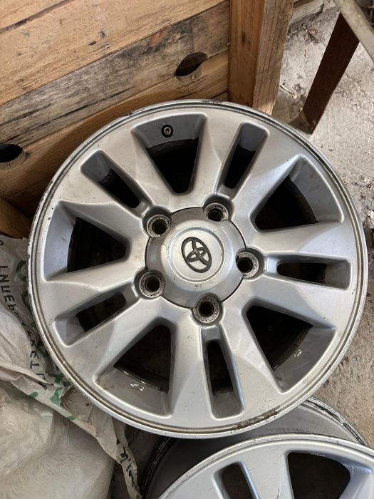 Продам зимние шины с дисками от Toyota Land Cruiser 20