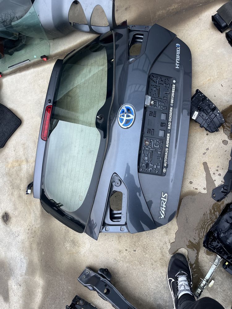 Капак,багажник Toyota Yaris 2020г