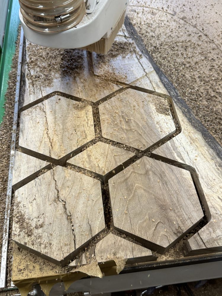 Услуги с CNC рутер, рязане и рендосване / плотове Благоевград