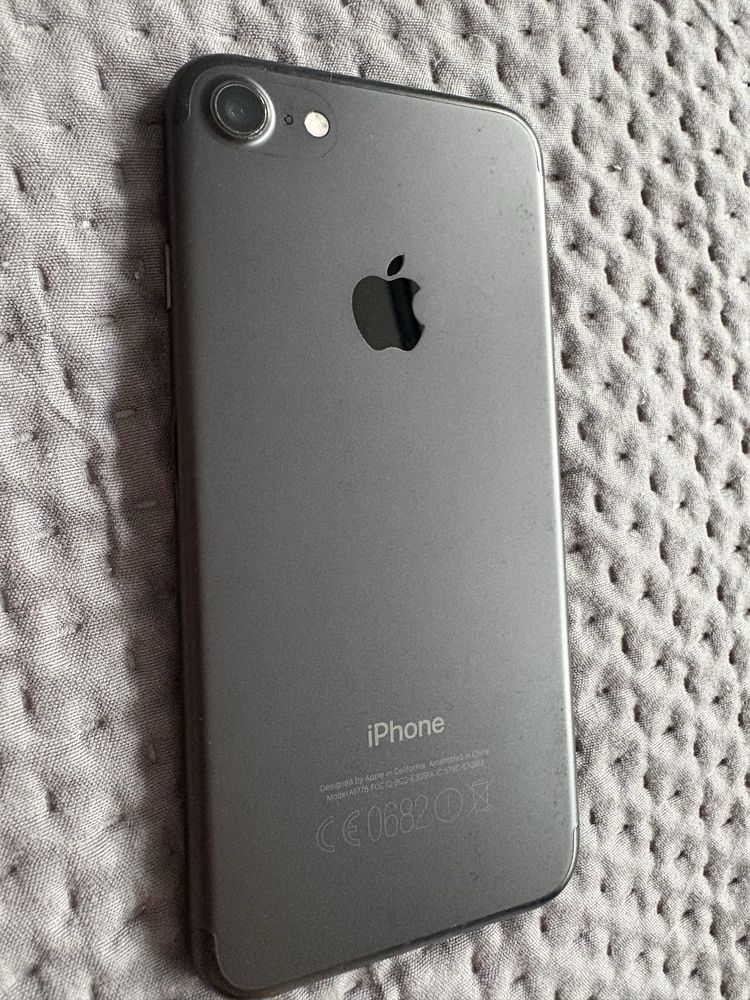 iPhone 7 - 32 GB - черен - 74% капацитет на батерия