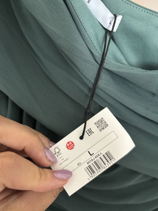 Чисто нова коктейлна рокля