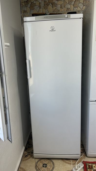 Продам Морозильник Indesit почти новый