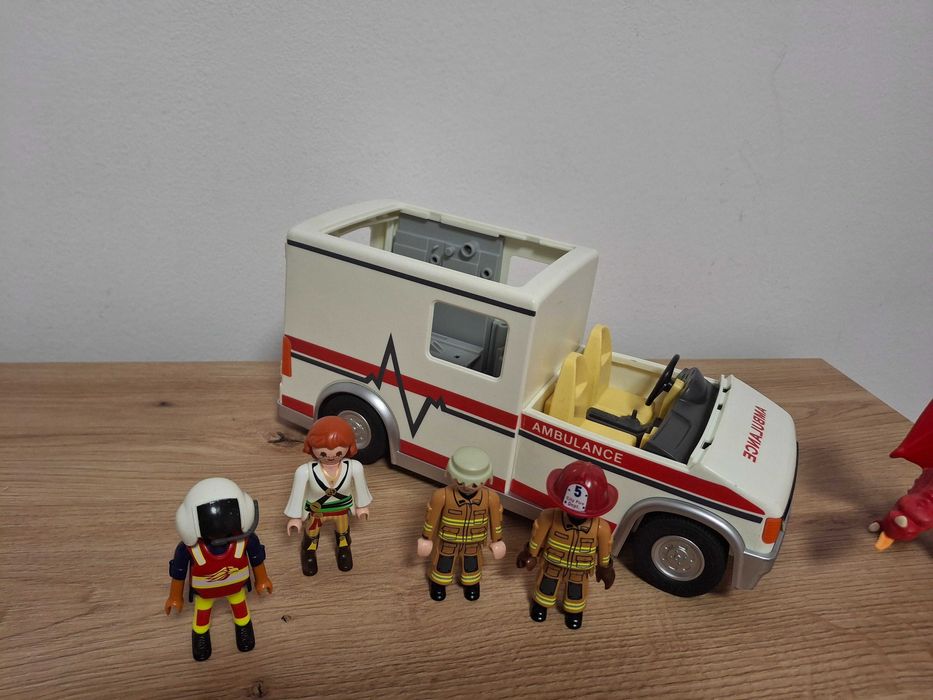 Vand lot cu 6 jucarii Playmobil