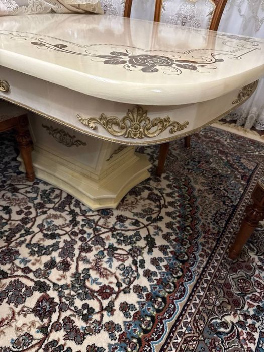 Стол для 12 стульев