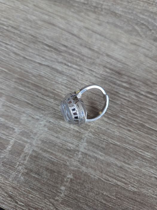 Антикварен пръстен с вграден часовник на Seiko