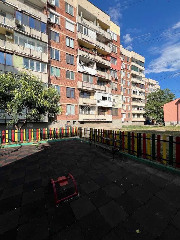 Продавам едностаен апартамент (гарсониера) 33 кв.м – Център, Кнежа