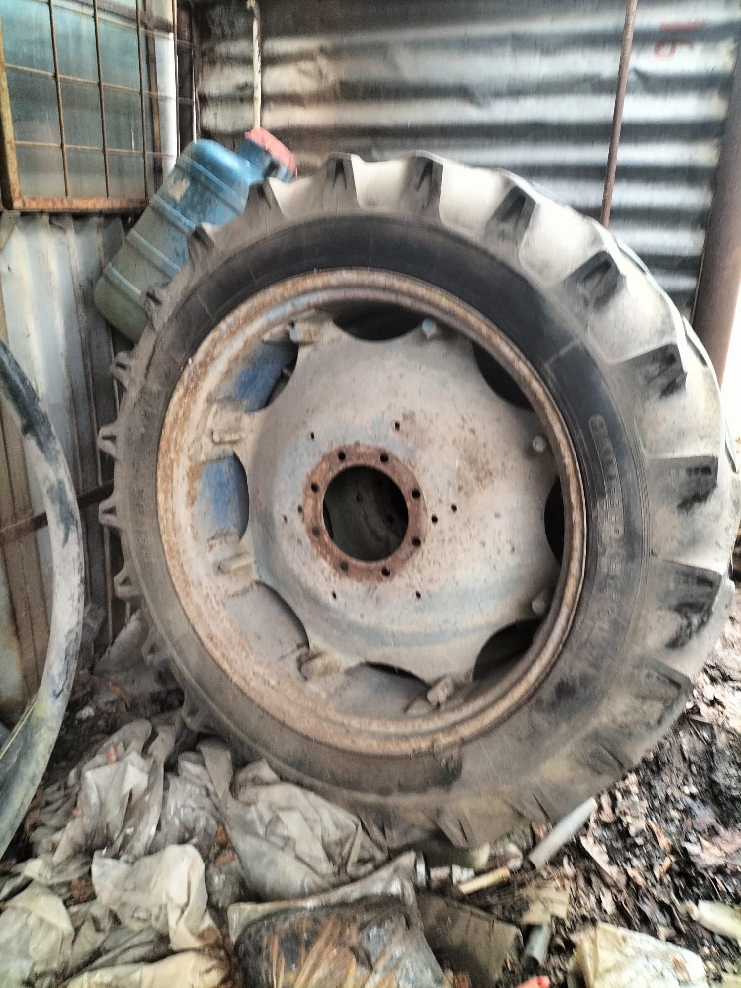 Roti tractor U650 14.00-38 PETLAS stare bună