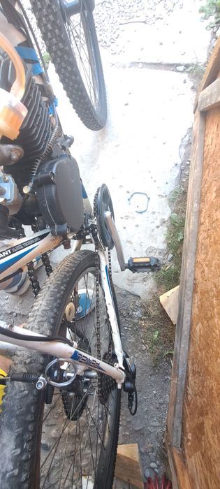 Vind bicicleta cu motor