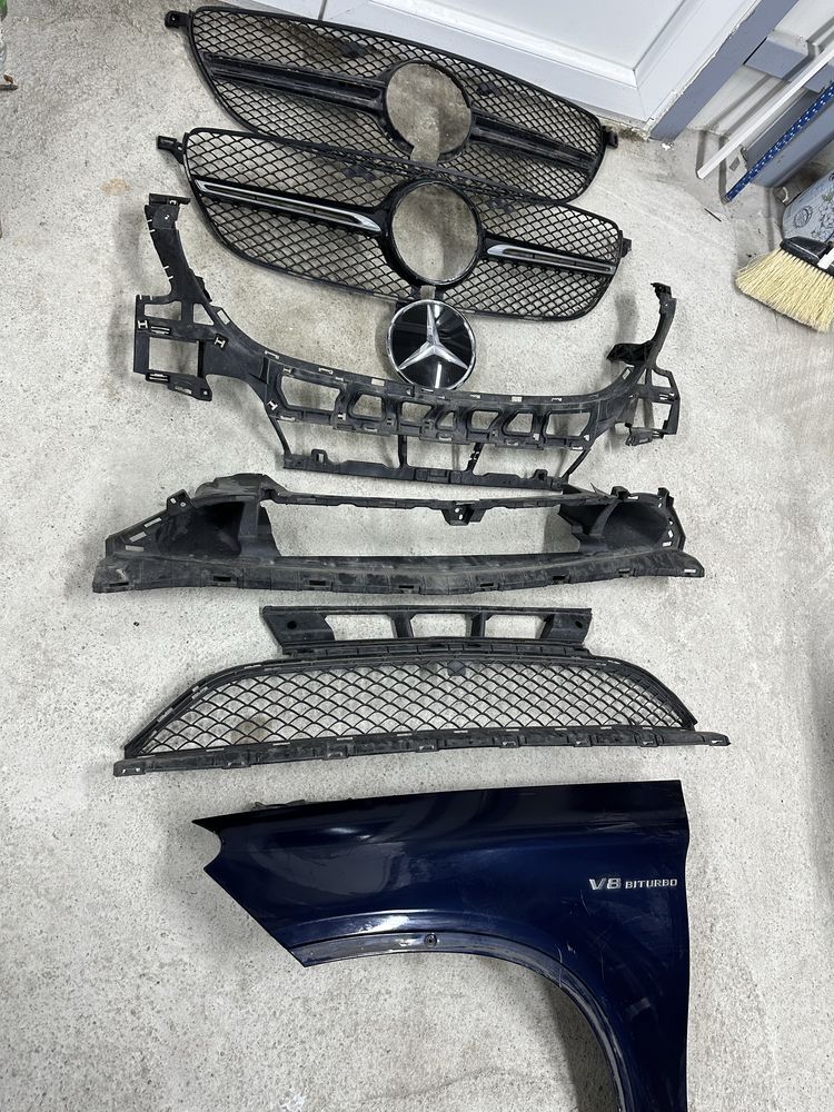 Aripă stânga față.grile bară față mercedes gle w292.coupe.