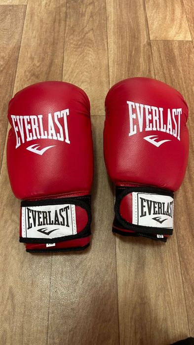 Боксерскик перчатки новые