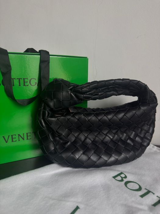 Bottega Veneta Jodie черна чанта от естествена кожа