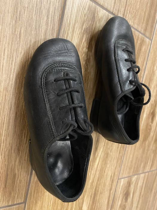 Vand pantofi dans sportiv