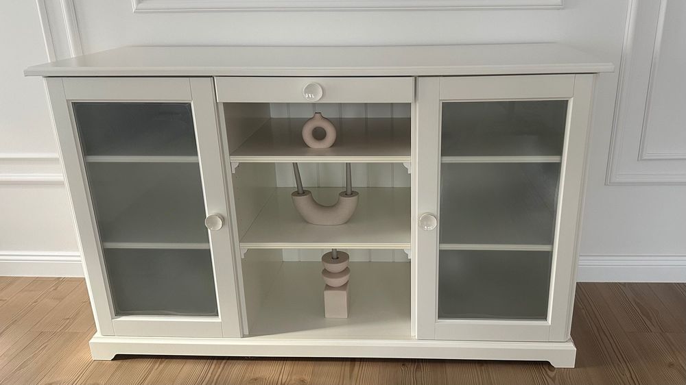 Comodă vitrină living