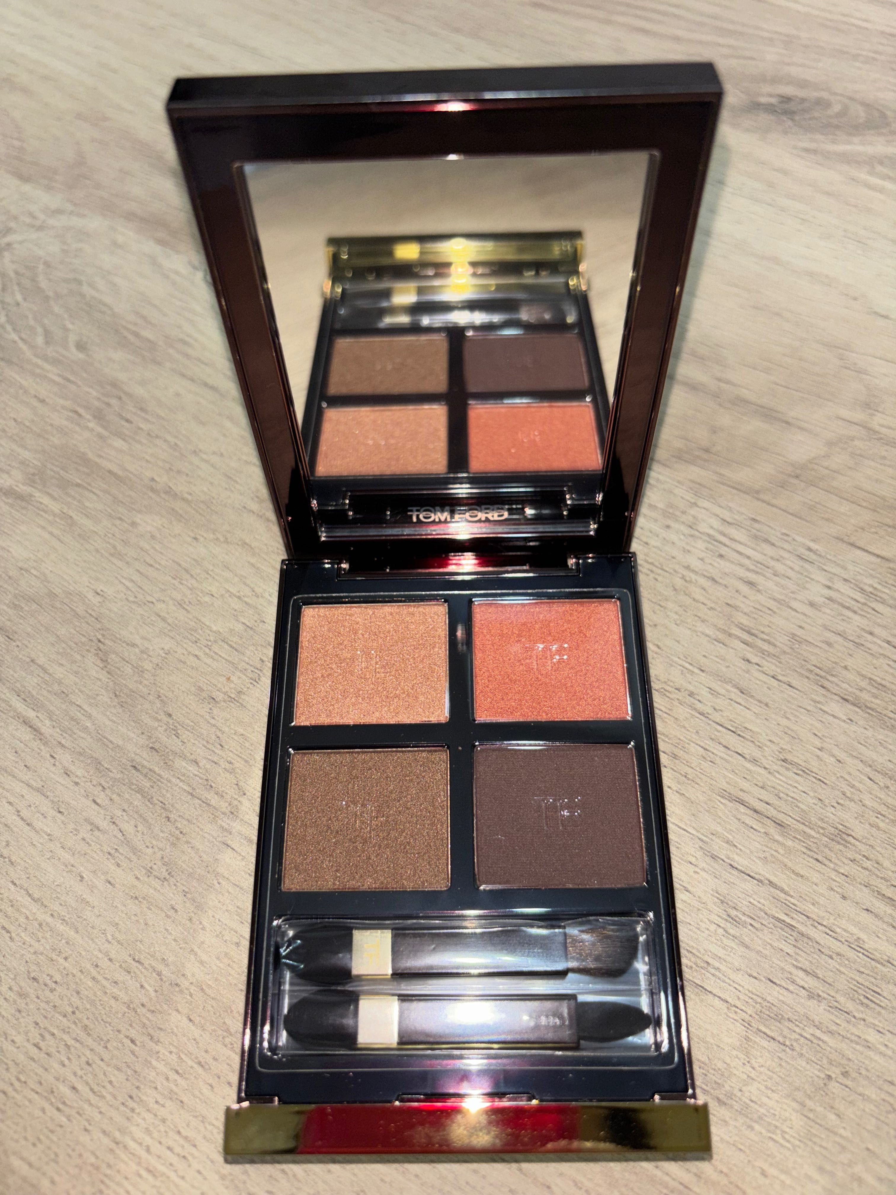 Здравейте!Продавам  палитра със сенки за очи Tom Ford.