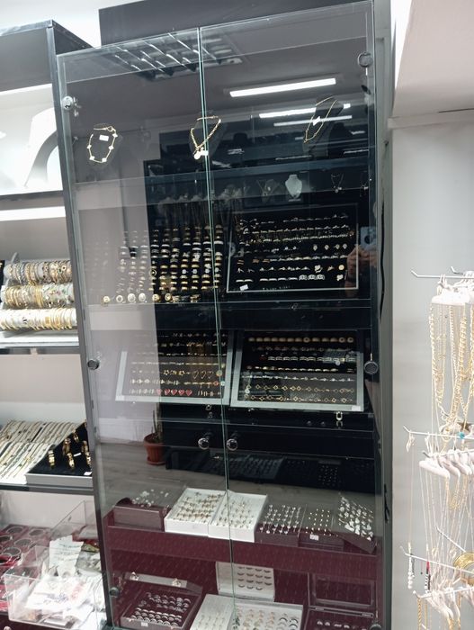 Vitrin toate Mobilier