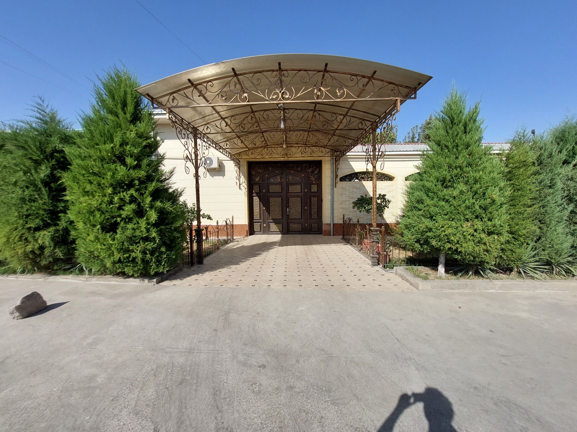 Битонкадан 1.5 км ичкарида ховли сотилади