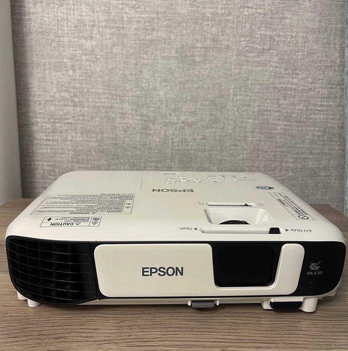 Продается проектор EPSON EB-X41, в отличном состоянии
