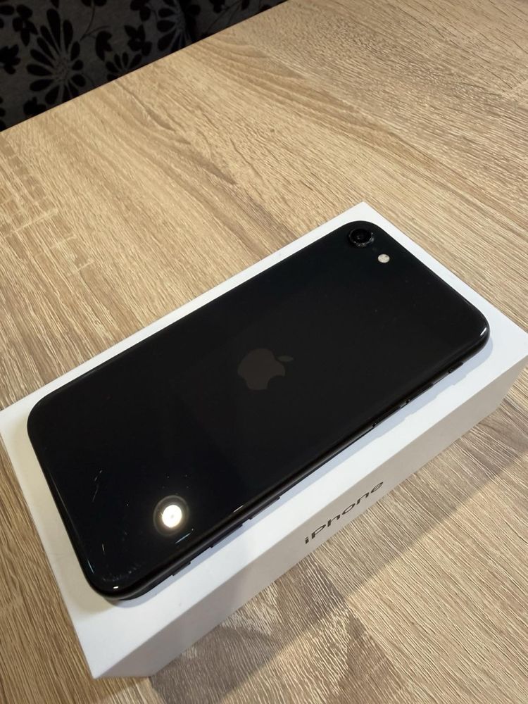 Iphone SE 2020 Неразличим от нов !