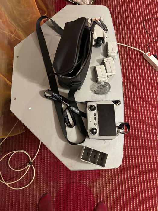 Продавам дрон DJI mini 3 комплект