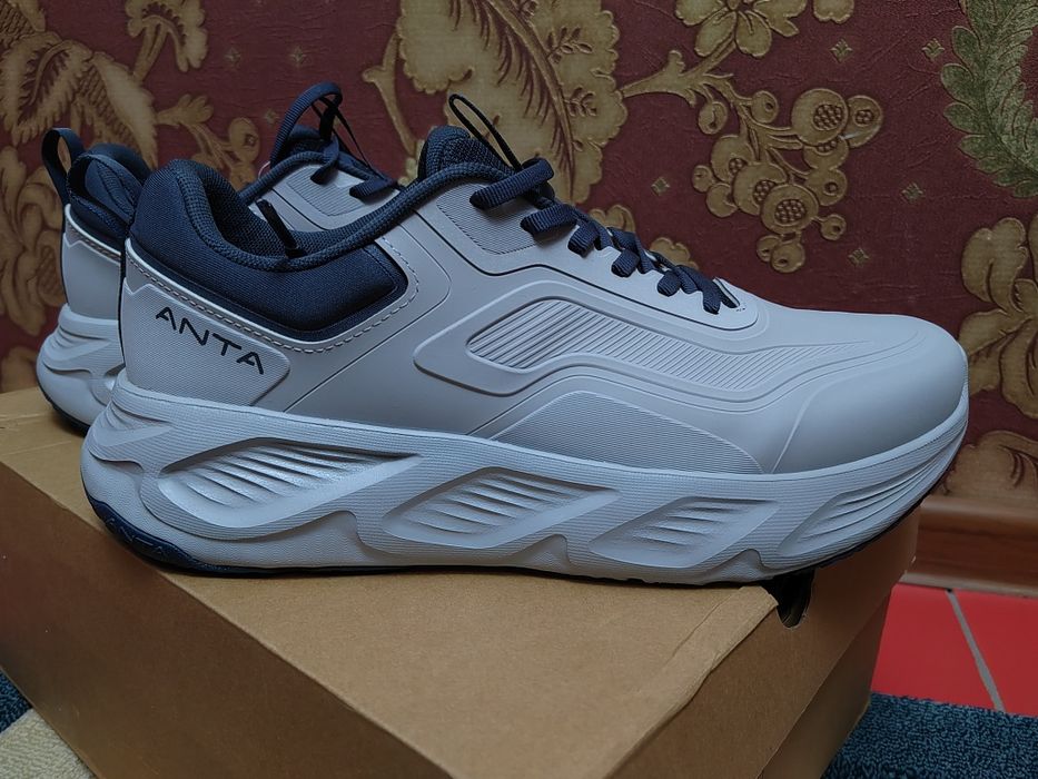 Продам новые кроссовки