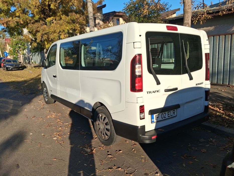 Renault Trafic 8+1 Lung