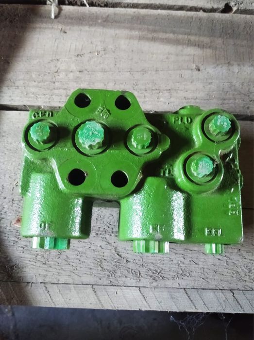 Клапан рулевой джон.дир 9320