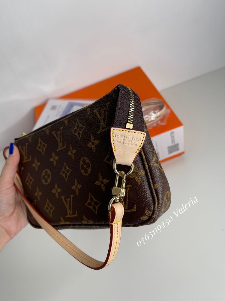 Geanta Louis Vuitton - Pochette Accessoires monogram