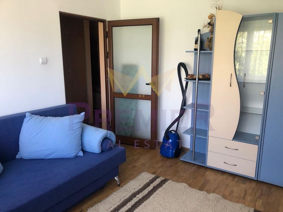 Напълно обзаведен апартамент с три отделни стаи ж.к. Младост