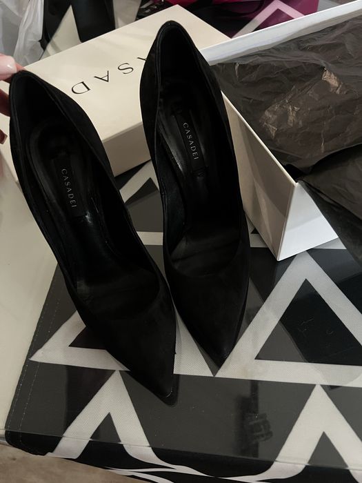 Обувки Casadei      .