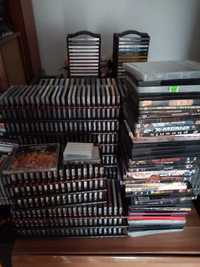 Vând casete audio cd-uri cu muzica și dvd-uri cu filme .