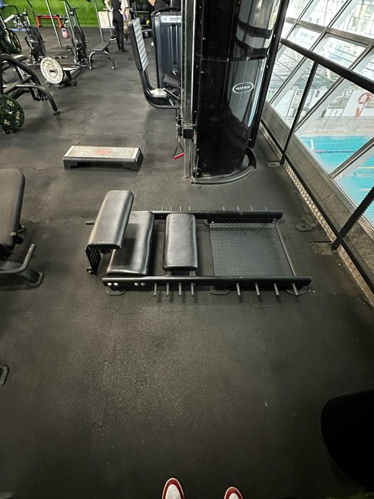 Фитнес уред: Машина за Хип Тръст